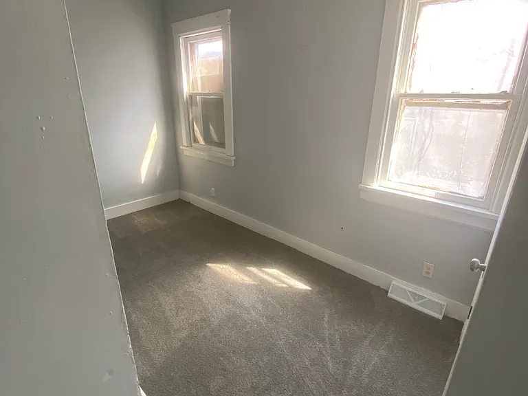 2520 W Center St — Photo 8