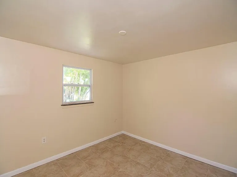 8604 Brookline Ave — Photo 14