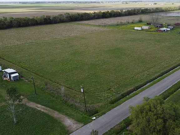 3rd image of Jade Rd