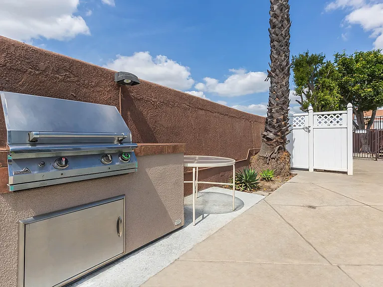 Casa Pacifica Apartment Homes — Photo 4