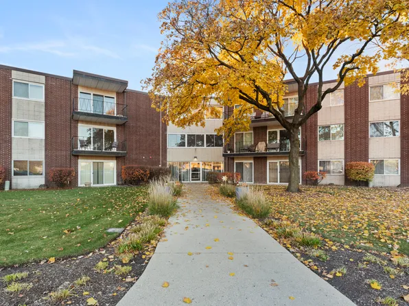 2800 Maple Ave APT 22A, Downers Grove, IL 60515