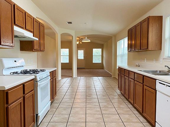 5th image of 606 McCarthur Dr