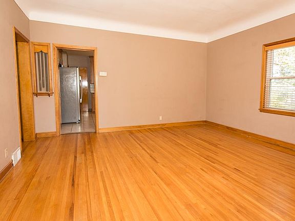 4th image of 3137 Stinson Blvd