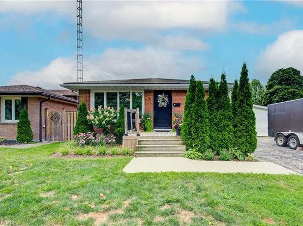 2 Allanton Blvd, Brantford, ON N3R 3B9