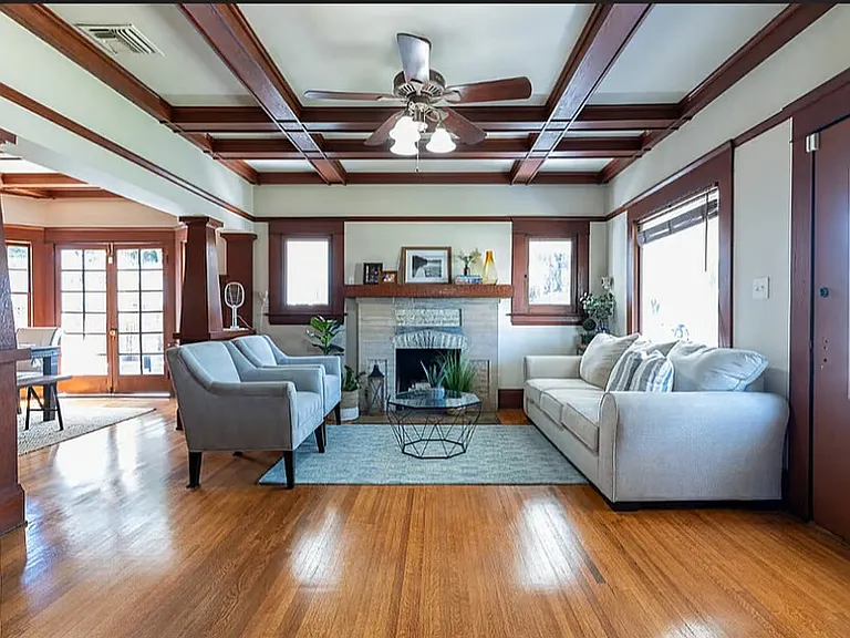 125 E Alvarado St — Photo 2
