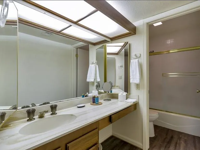 7647 E Medlock Dr — Photo 16