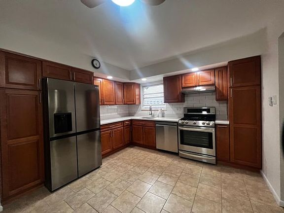 4th image of 40 Newberry Ave
