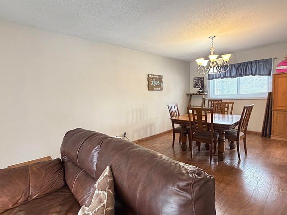 4th image of 902 Q St