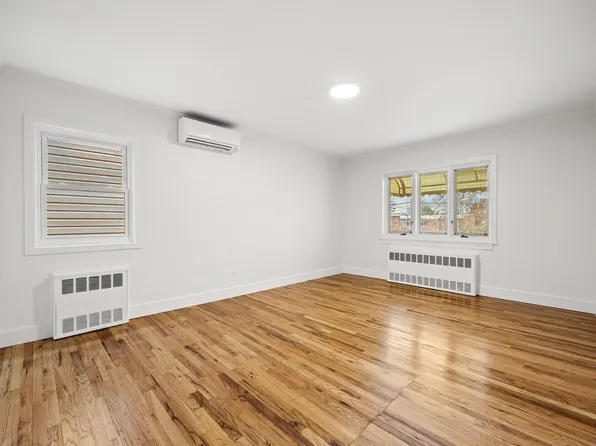 2567 East 29th Street image 11 of 31