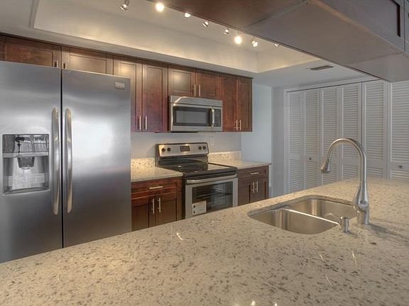 5th image of 504 San Jose Pl