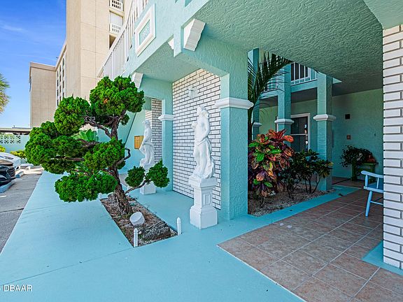 2nd image of 3602 S Peninsula Dr #103