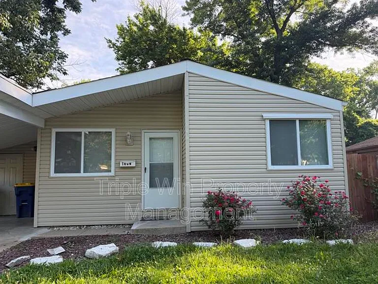 1332 Langholm Dr — Photo 2