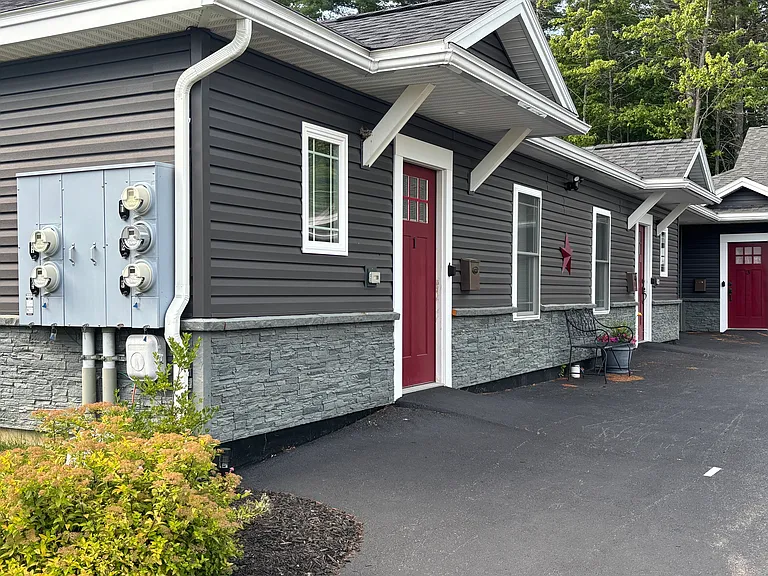 40 Albert Ave — Photo 2