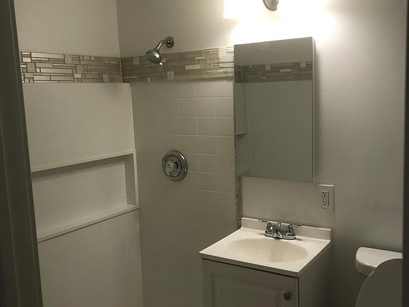 4th image of 2252 Kearney Ave