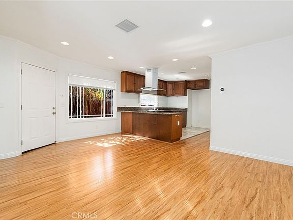 3rd image of 317 N Commonwealth Ave