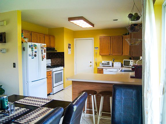 4th image of 37 Pine St