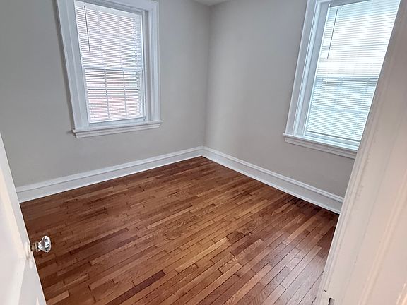 4th image of 905 Roseneath Rd APT 2