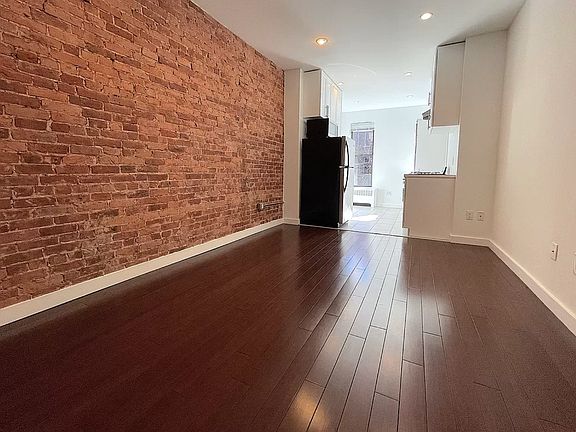 3rd image of 232 E 77th St APT 13