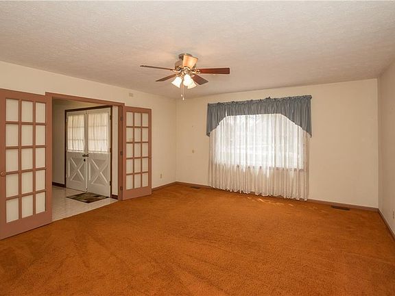 3rd image of 21 Parkwood Dr