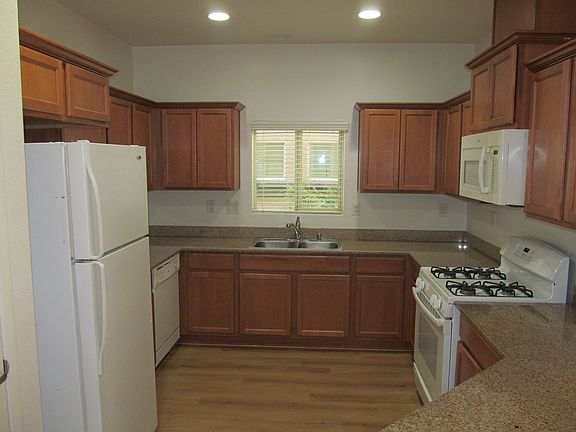 4th image of 9619 Vega Carpio Ave
