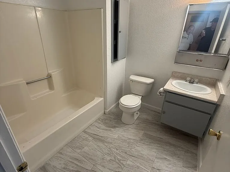 Agua Caliente Apartments — Photo 3