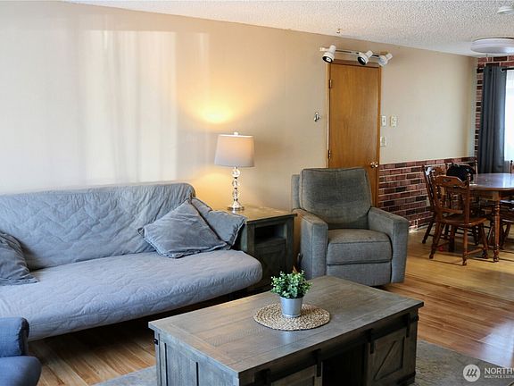 5th image of 135 Eveline Street