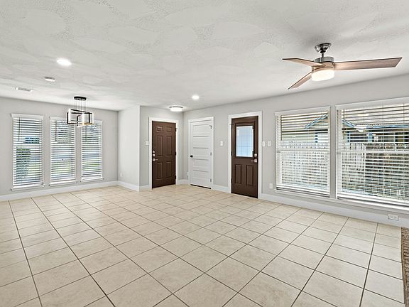 Open floor plan for living and dinning area