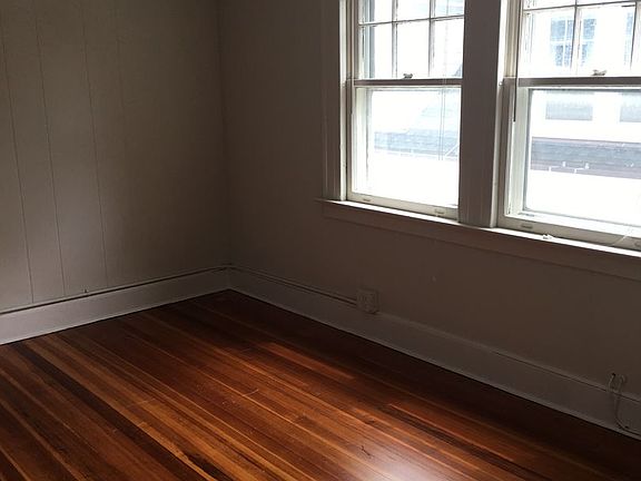 3rd image of 655 Whitney Ave #3
