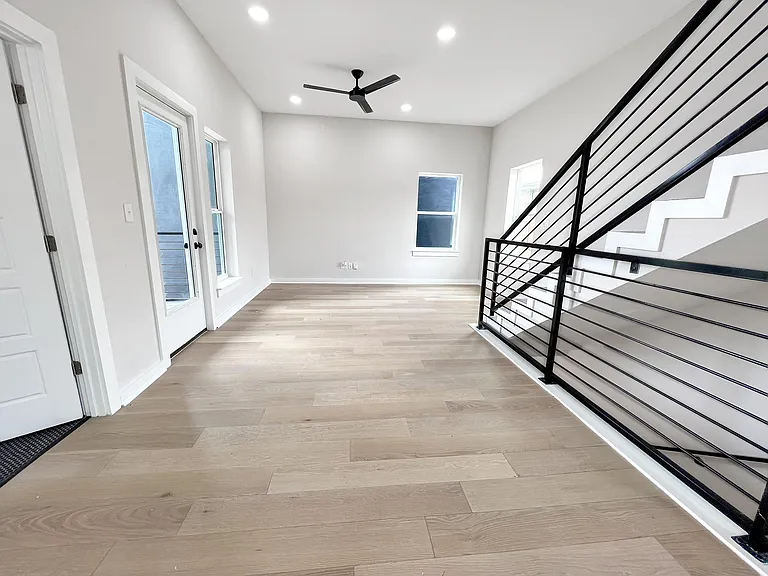 100 Lewis St — Photo 11