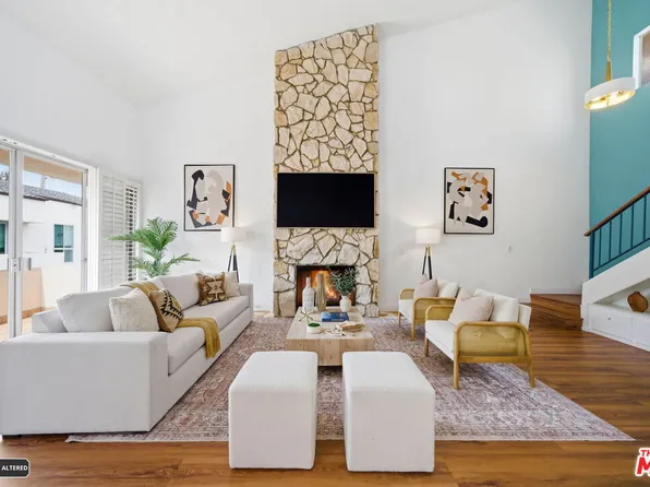 725 S Barrington Ave APT 304, Los Angeles, CA 90049