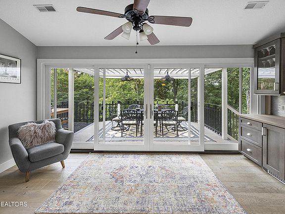 5th image of 5316 Beverly Oaks Dr