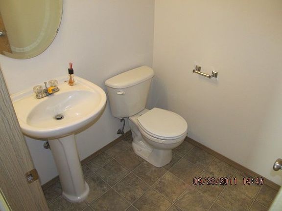 3rd image of 10106 82nd Ave E