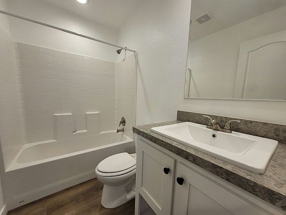 4th image of 2038 Palm St Space 299