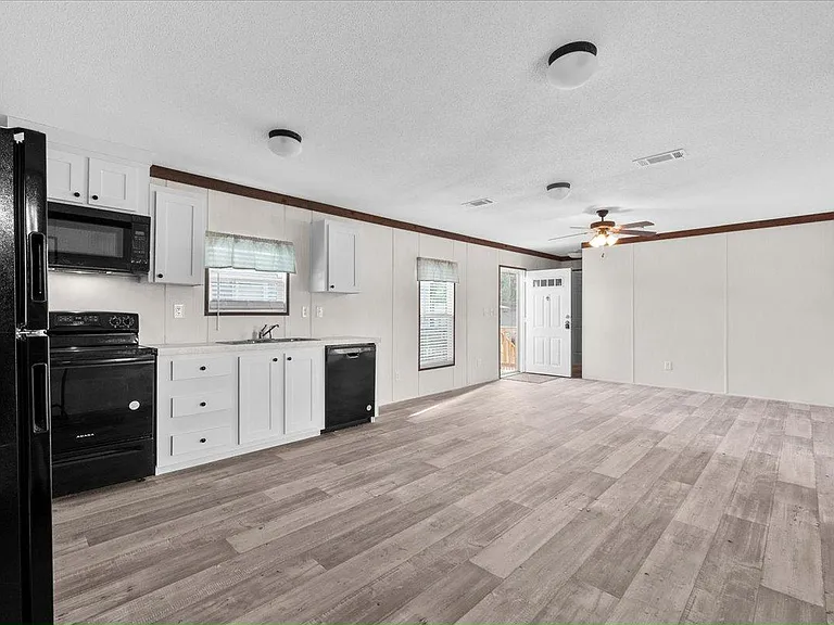 Auburndale Estates — Photo 19