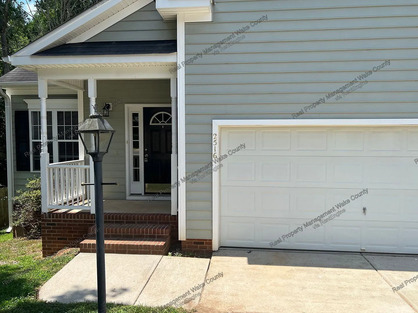 4 bed, 2.5 bath, 1660 sqft, $2,500 — Photo 2