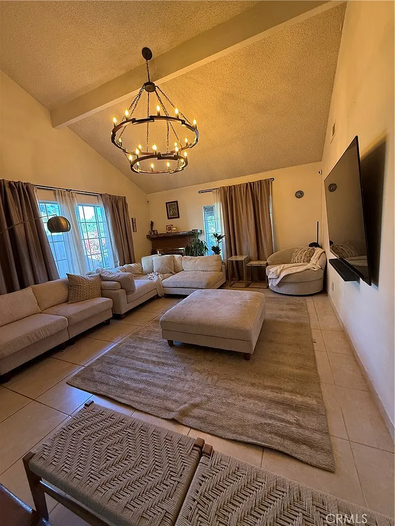 3 bed, 1.5 bath, 1900 sqft, $4,200 — Photo 2