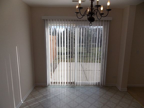5th image of 64 W Buckingham Dr