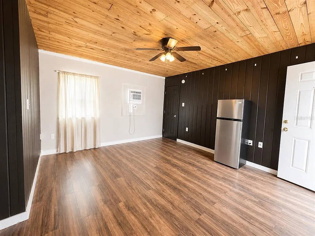 Studio, 1.0 bath, 165 sqft, $850 — Photo 3