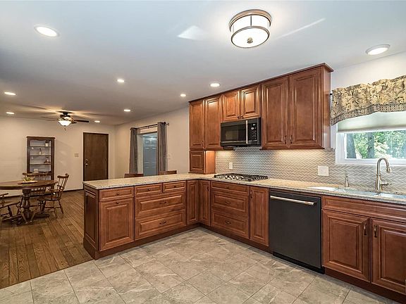 3rd image of 4202 Valley Crest Hills Dr