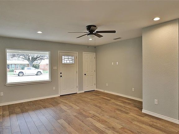 4th image of 702 Beechwood Ln