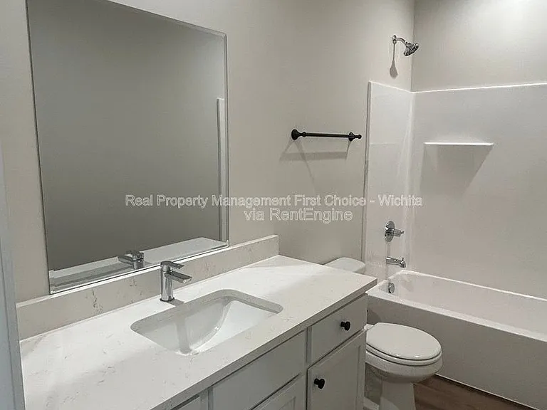 138 N Gowen St — Photo 21