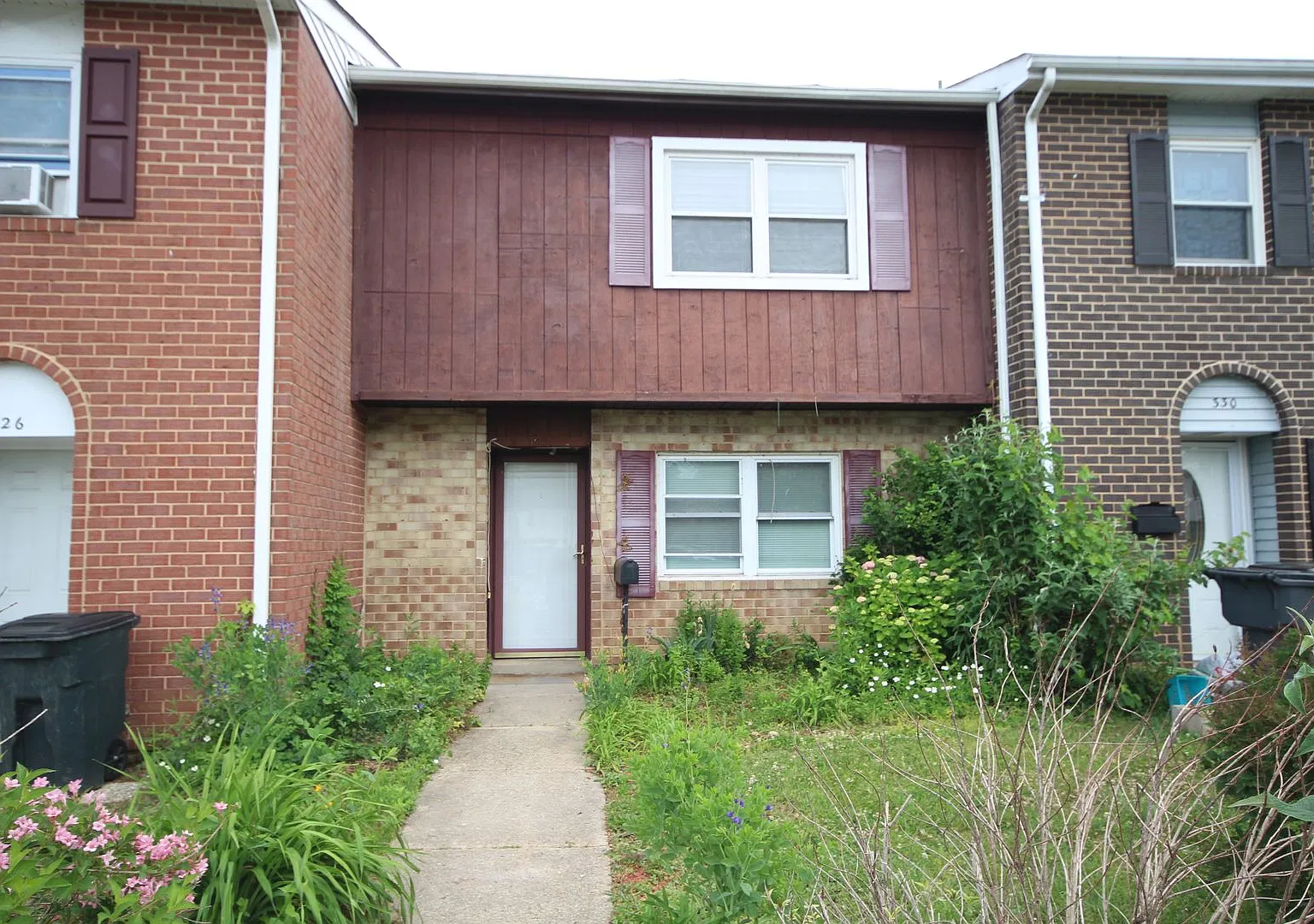 Rarely Available Townhome in Quiet Court in Joppa MD — Photo 1