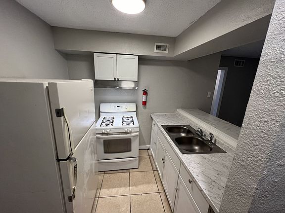 2nd image of 153 E Baylor St Unit 4