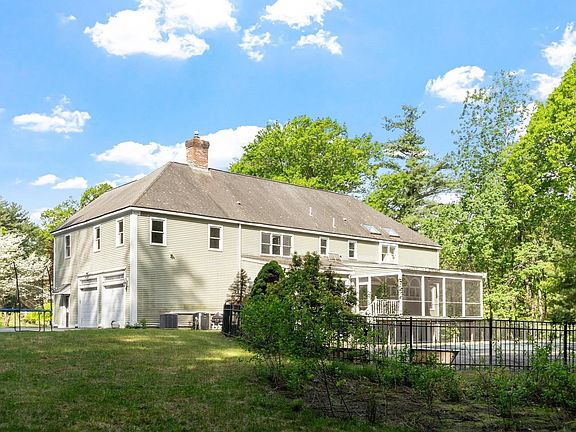 3rd image of 12 Kennedy Ln