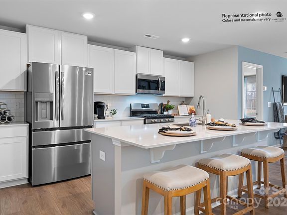 2nd image of 196 Smokey Way Sf #109