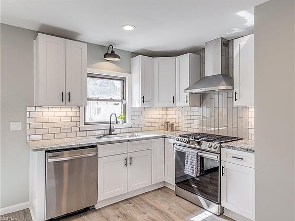 4th image of 1583 Stadelman Ave