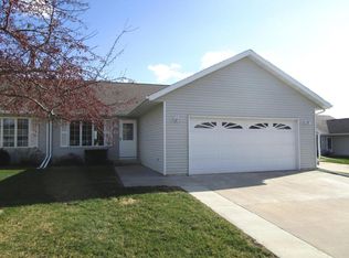 125 Orchard Manor Dr SE, Plainview, MN 55964