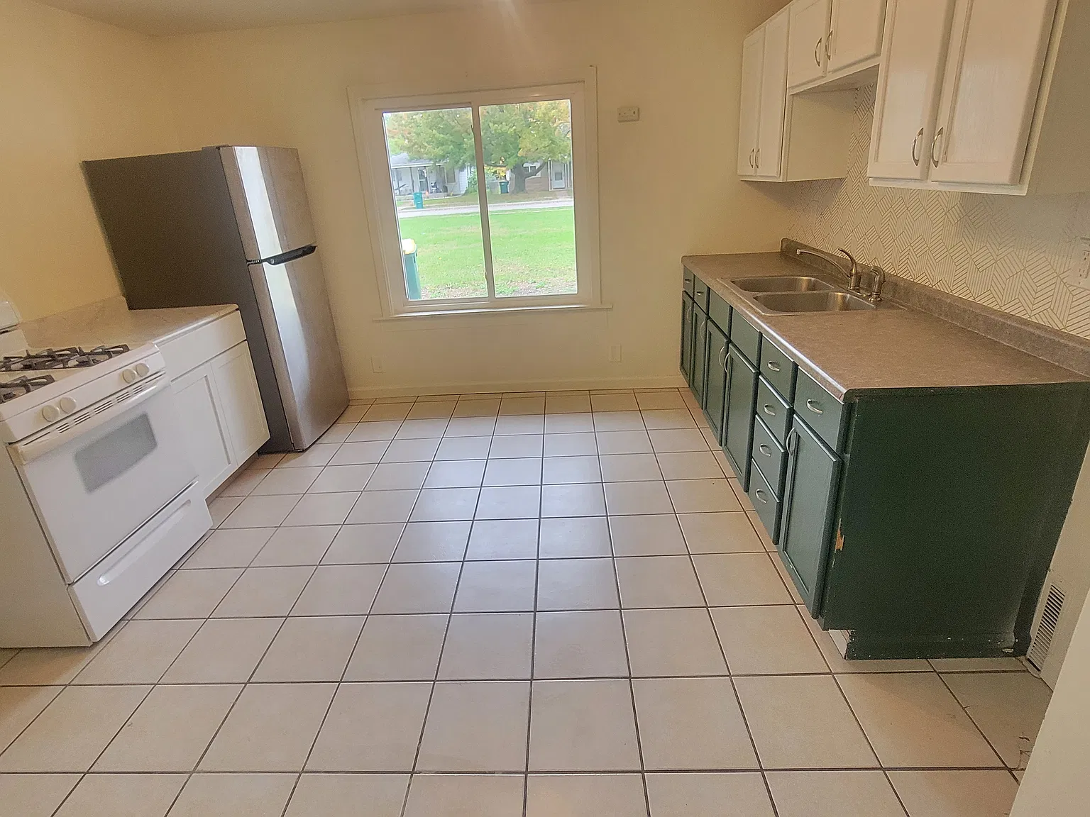 809 S Middleboro Ave — Photo 4
