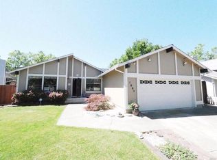 1095 Suffolk Dr, Santa Rosa, CA 95401