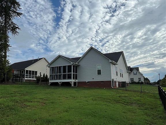 2nd image of 220 Kingsford Dr